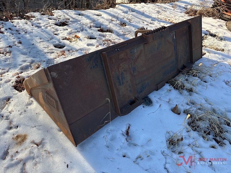 cat-73"-tooth-bucket-skid-steer-attachment-image-3