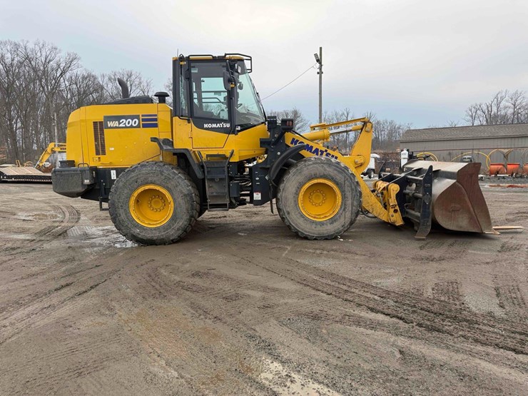 2021-komatsu-wa200-8-image-4