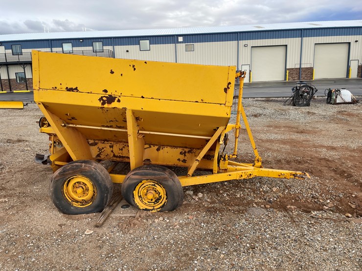 #1663-•-dry-fertilizer-cart-image-1