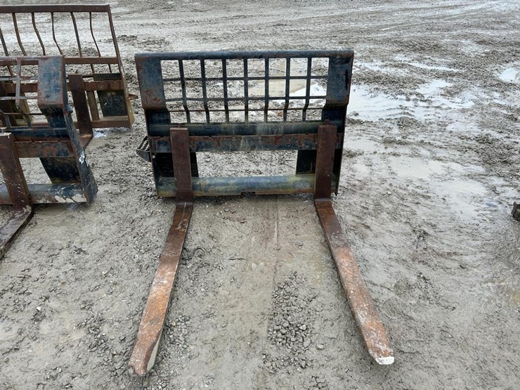 48”-skid-steer-pallet-forks-image-2
