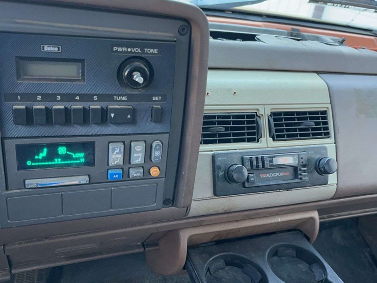 1993-gmc-3500-image-9