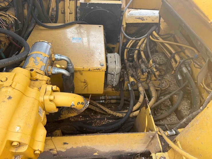 2010-caterpillar-325-image-15