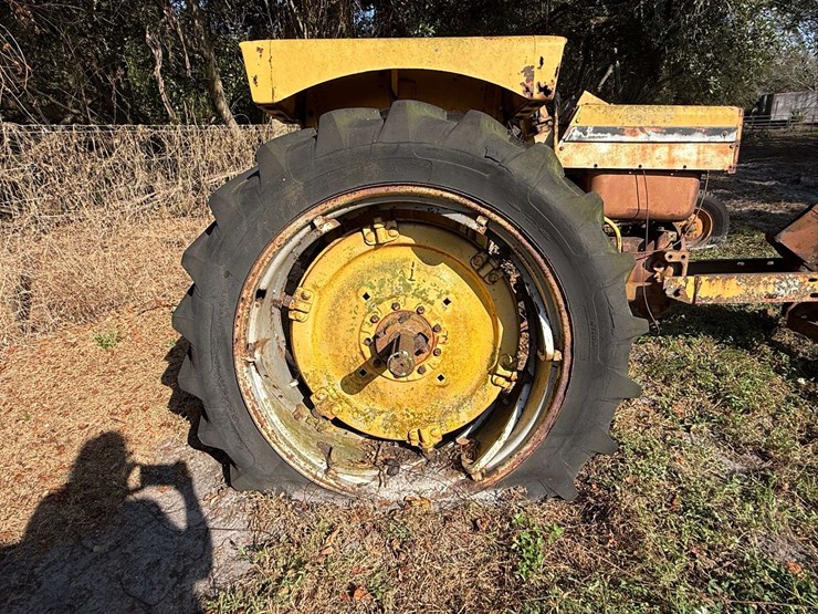 minneapolis-moline-u302-parts-tractor-image-16