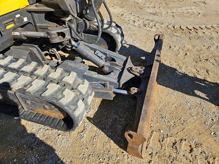 new-holland-e57c-image-18