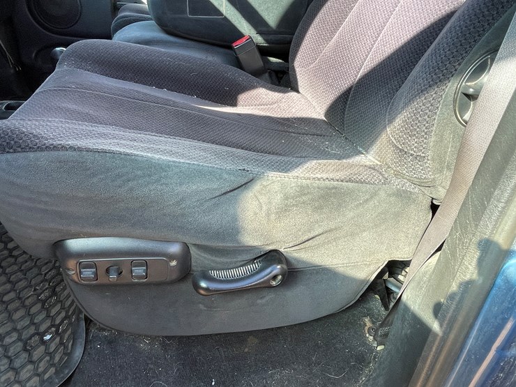 2004-dodge-1500-image-30