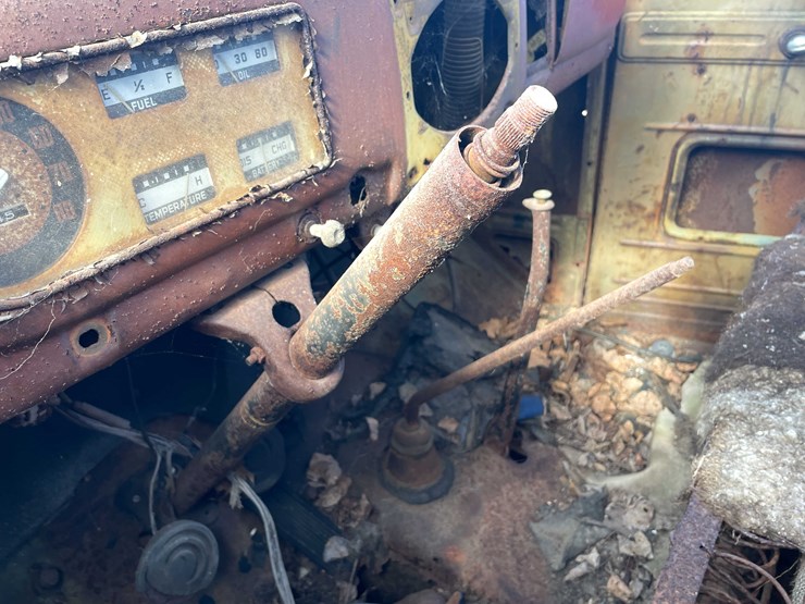 #13026-•-(1)-vintage-truck-and-(2)-vintage-cars-(no-title)-image-52