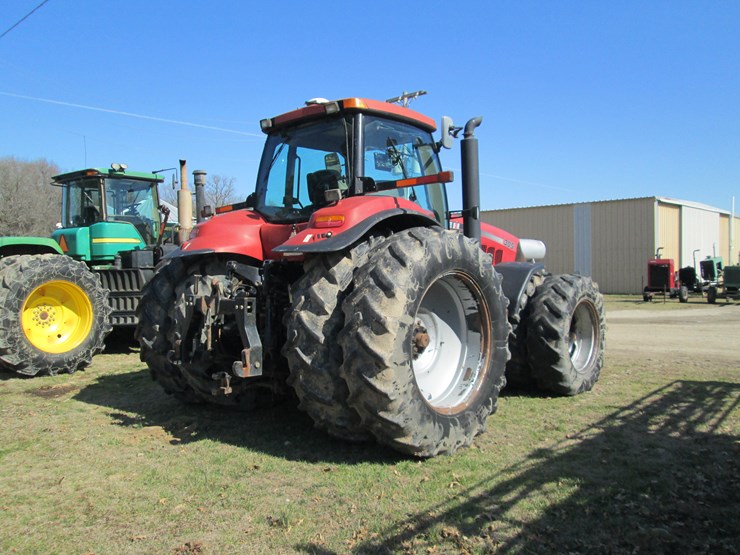 case-ih-magnum-305-image-3