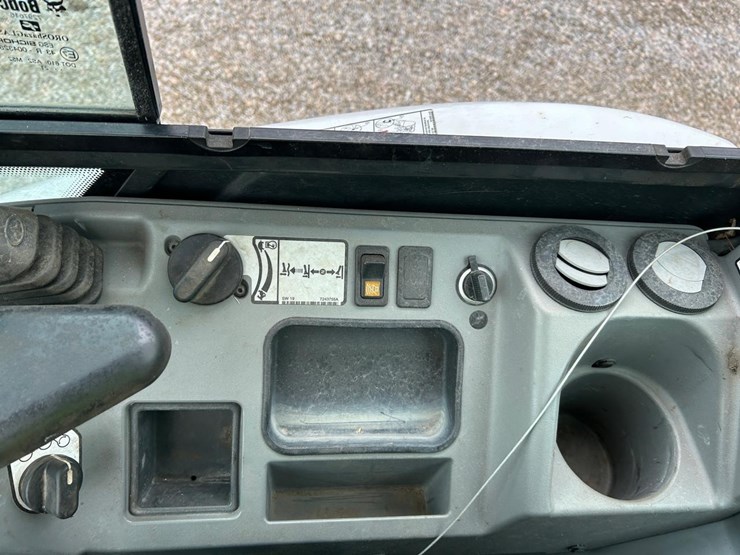 2021-bobcat-e26-image-24