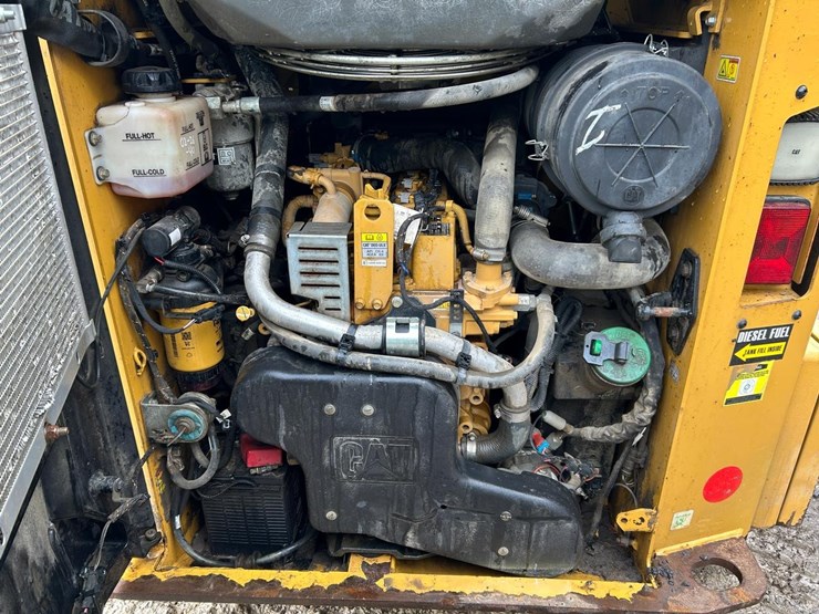 2020-caterpillar-259d3-image-15