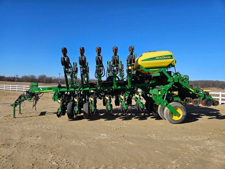 2017-john-deere-1795-image-3