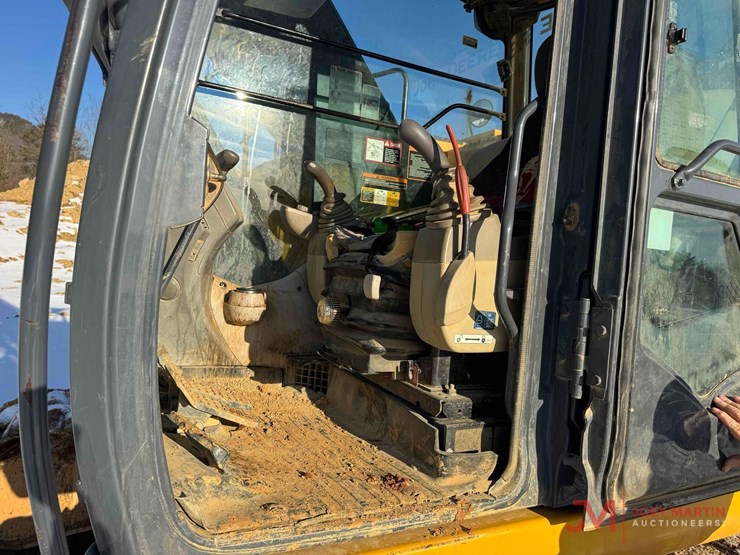 deere-245g-lc-image-20