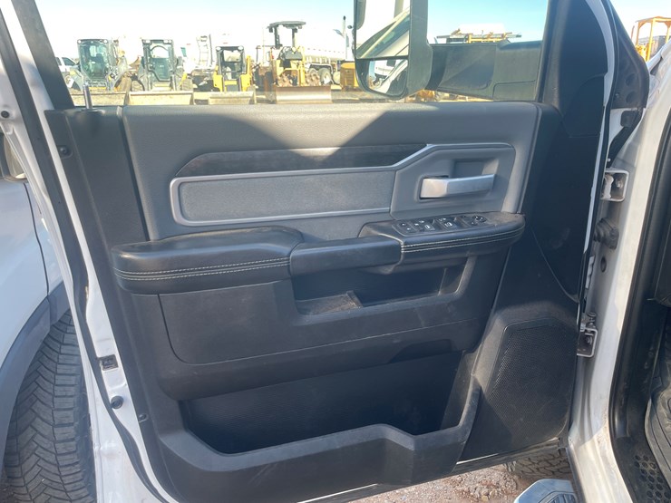 2021-dodge-2500-image-26