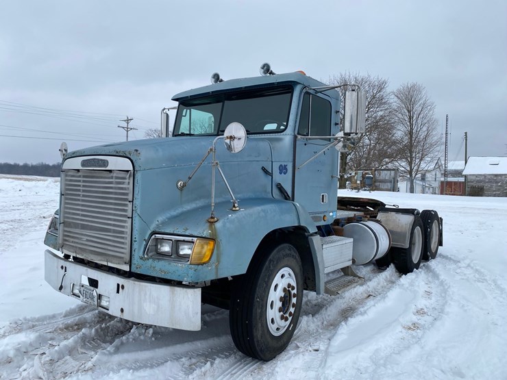 1994-freightliner-day-cab-semi-image-3