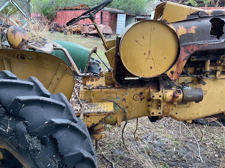 minneapolis-moline-big-mo-400m-army-tractor-image-22