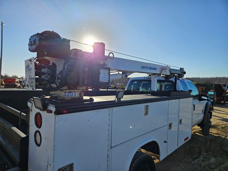 2012-ford-f550-image-24