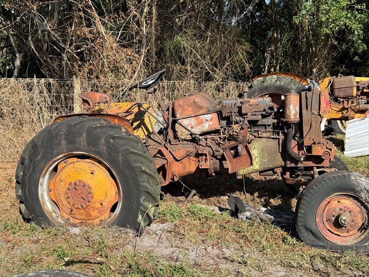 minneapolis-moline-parts-tractor-image-2
