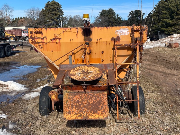 #13023-•-henderson-chief-spreader-image-4