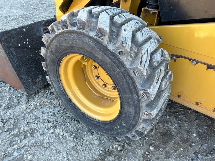 2022-caterpillar-262d3-image-16