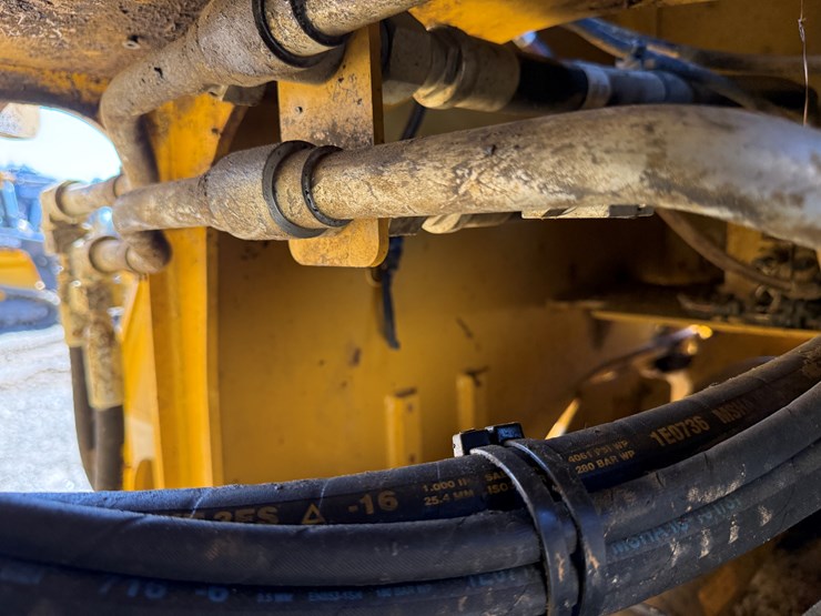 2016-caterpillar-938m-image-56