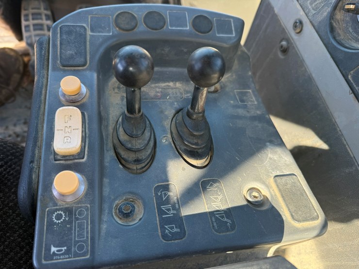 2012-caterpillar-950k-image-95