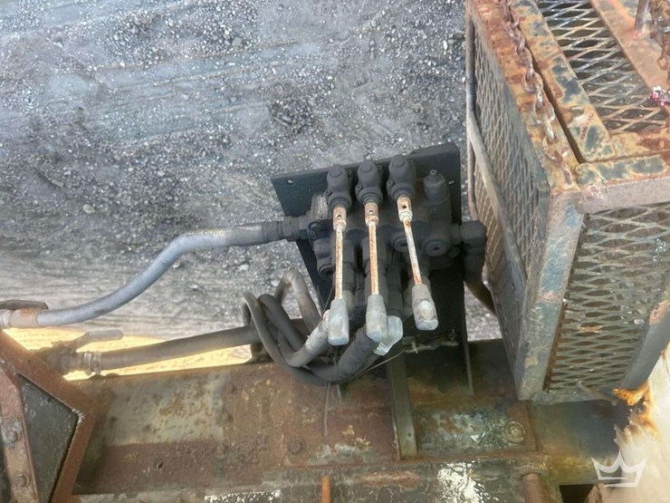 1993-international-4700-crew-cab-landscape-dump-truck-image-11