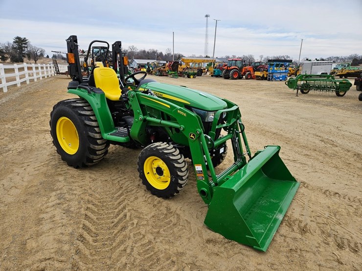 2025-john-deere-3032e-image-7