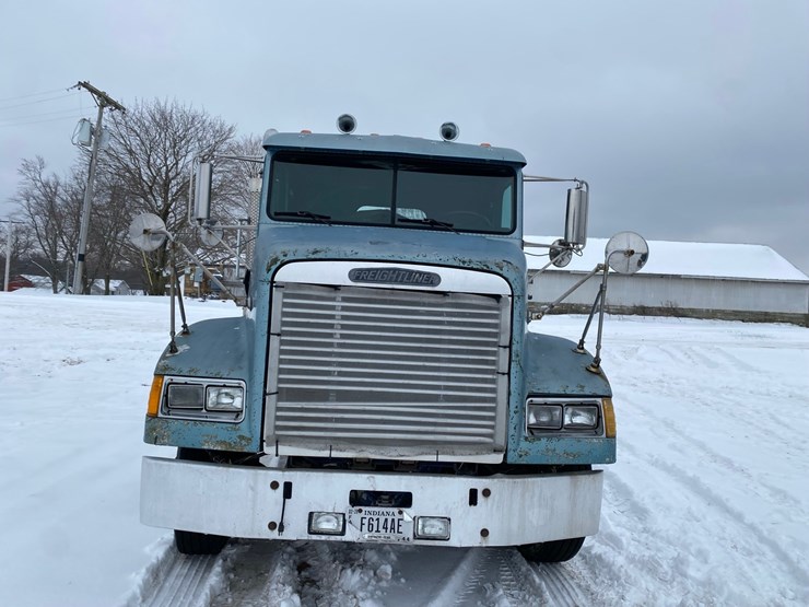 1994-freightliner-day-cab-semi-image-2