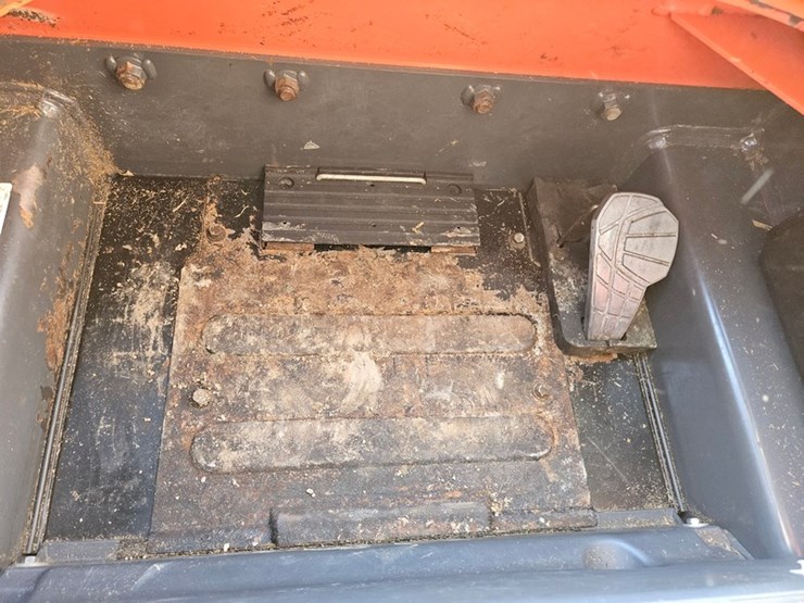 2022-kubota-ssv75-image-19