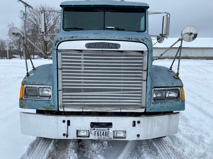 1994-freightliner-day-cab-semi-image-7