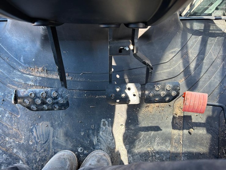 2023-massey-ferguson-5711-image-22