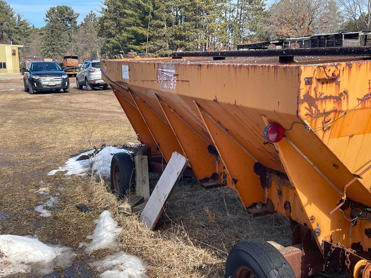 #13023-•-henderson-chief-spreader-image-27