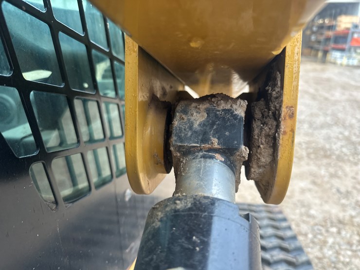 2017-caterpillar-259d-image-15