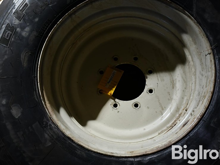 bf-goodrich-425/65r22.5-tire-on-8-bolt-rim-image-10