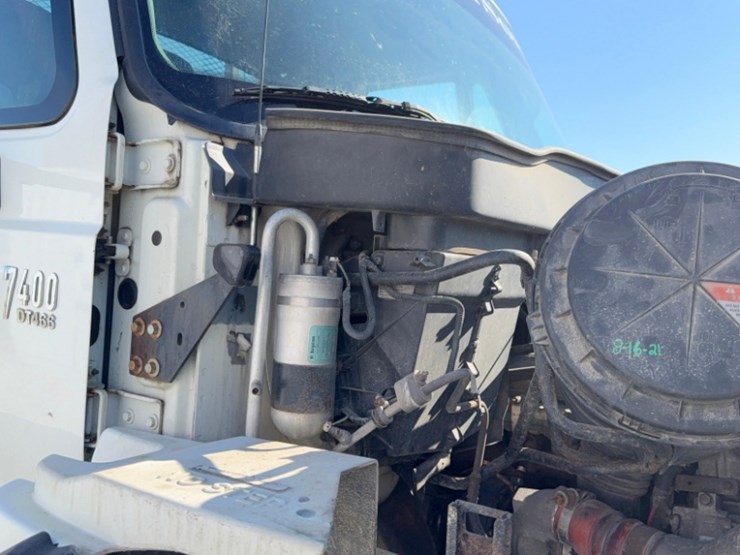 2007-international-7400-image-42