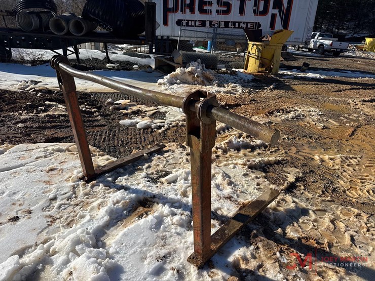 42"-hangon-backhoe-forks-image-2