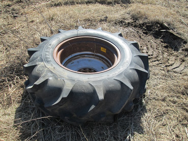 #27293-•-titan-18.4-26-tire-image-2