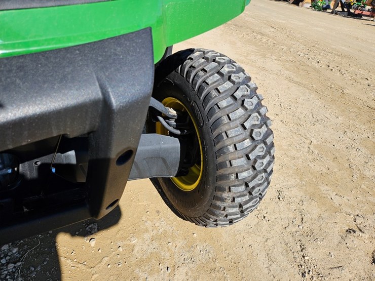 2023-john-deere-gator-image-9