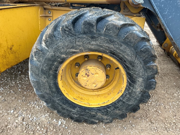 2011-deere-310sj-image-65