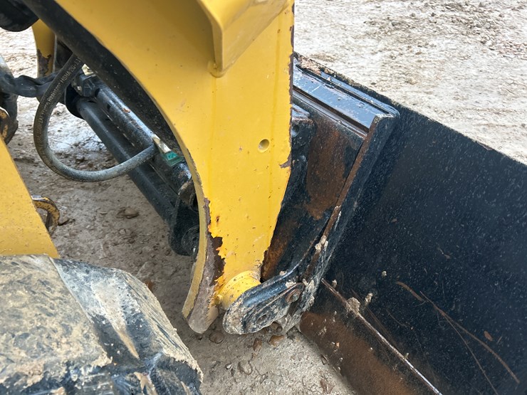 2017-caterpillar-259d-image-15