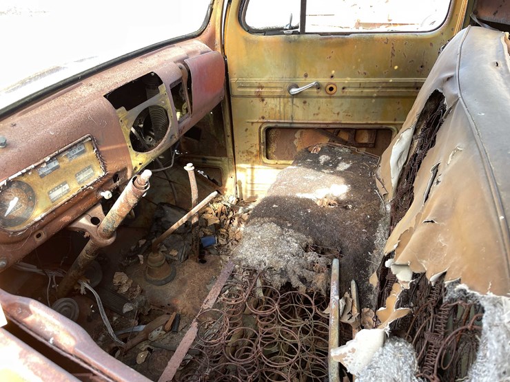 #13026-•-(1)-vintage-truck-and-(2)-vintage-cars-(no-title)-image-47