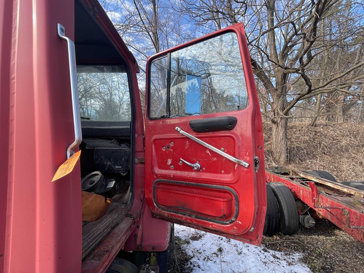 1986-ford-8000-image-52