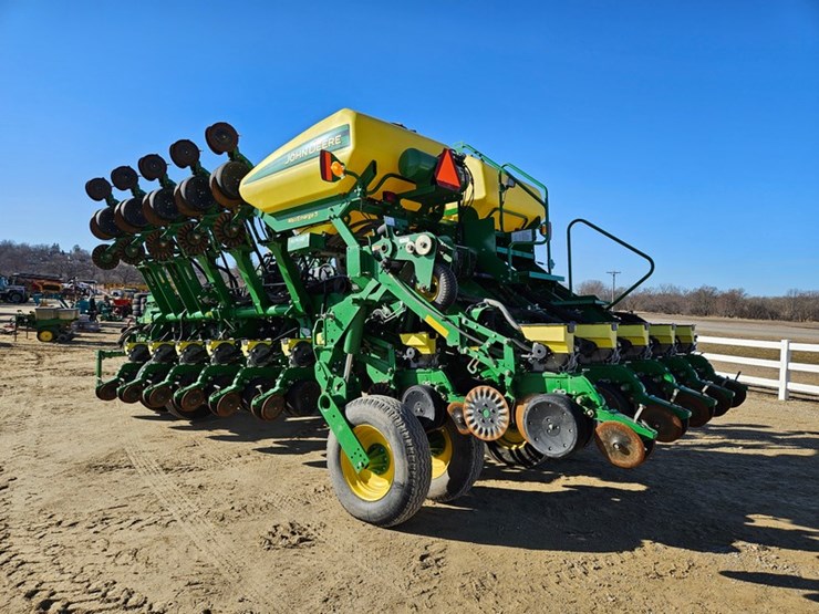 2017-john-deere-1795-image-4