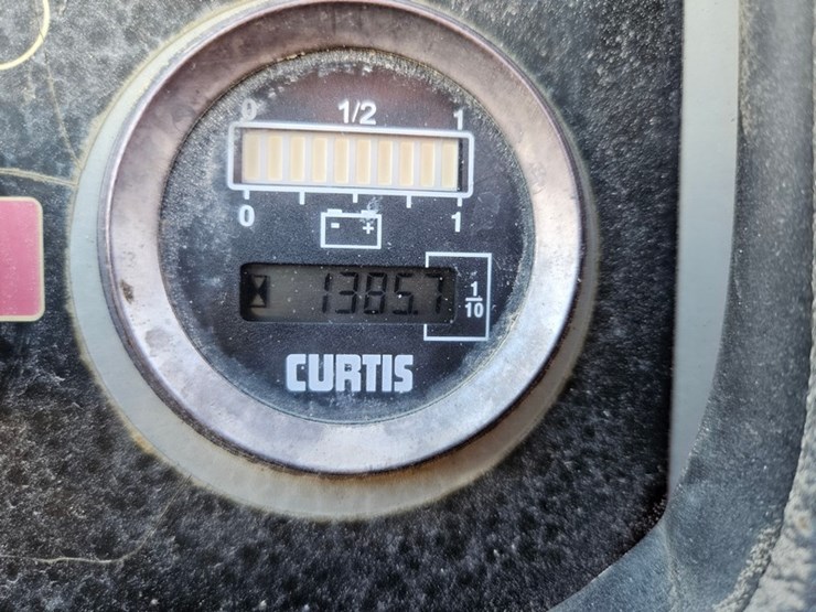 2005-jlg-e300ajp-image-16