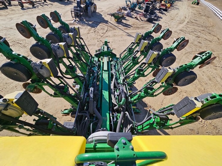 2017-john-deere-1795-image-35