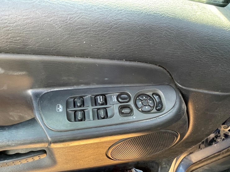 2004-dodge-1500-image-28