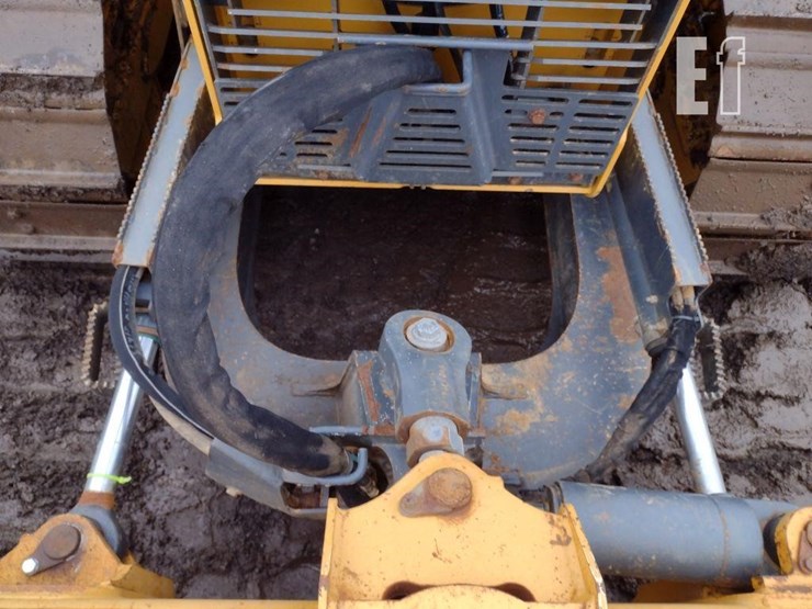 2015-deere-650k-lgp-image-18