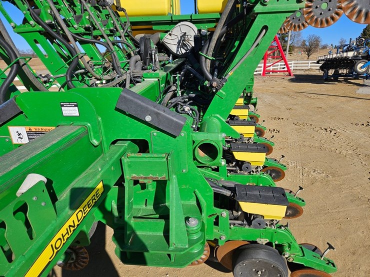 2017-john-deere-1795-image-23