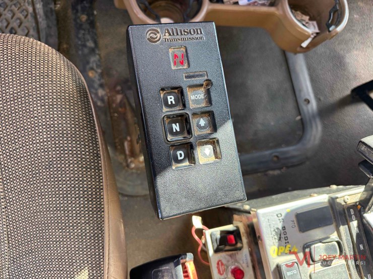 2005-mack-granite-cv713-image-30