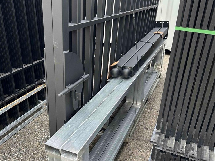 (40)-10’-metal-site-fence-w/-20'-swing-gate-(looks-like-wrought-iron)-image-4