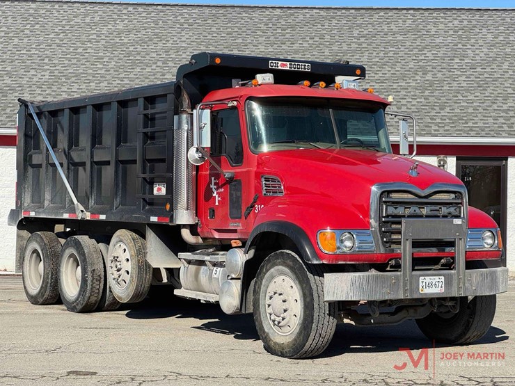 2005-mack-granite-cv713-image-1